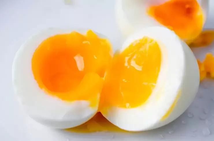 telur ayam rebus lembut untuk diet bebas karbohidrat