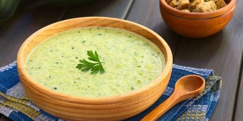 Sup puri kubis dan zucchini adalah hidangan mesra perut pada menu diet hypoallergenic